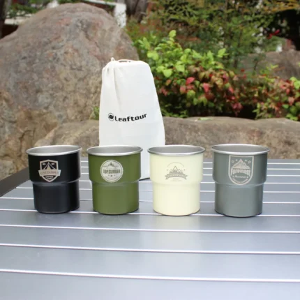 أكواب تخييم متعددة الألوان