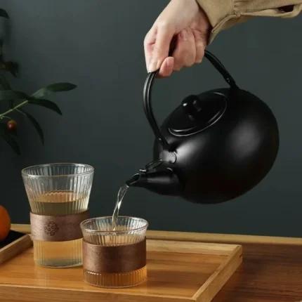 غلاية شاي كبيرة